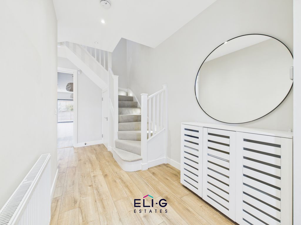 Property photo 2 of 27 Gallery