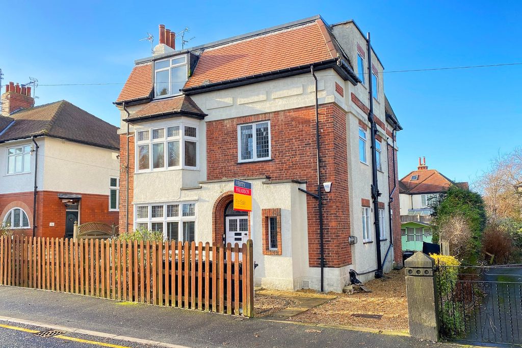 Property photo 1 of 9