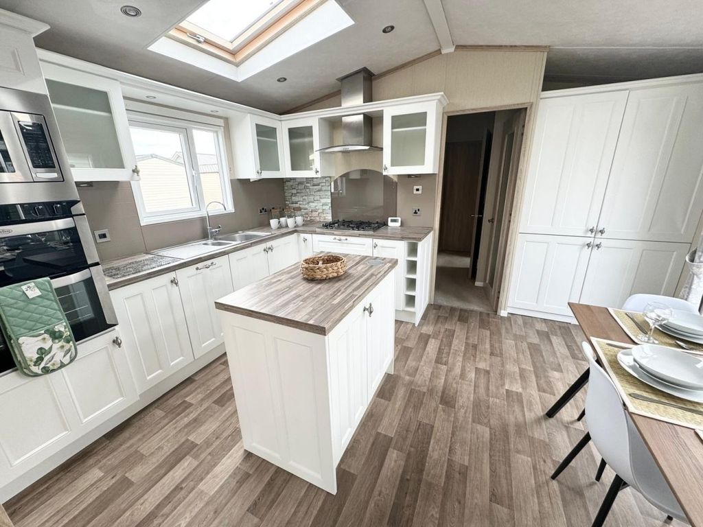 Property photo 1 of 11 Pemberton Knightsbridge 2015 Car0062718 72608920.Jpeg