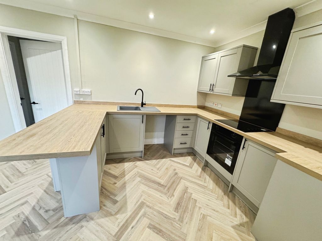 Property photo 2 of 10 Balcony