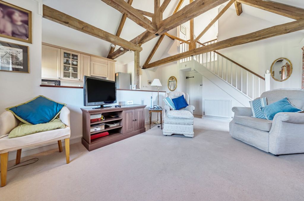 Property photo 2 of 27