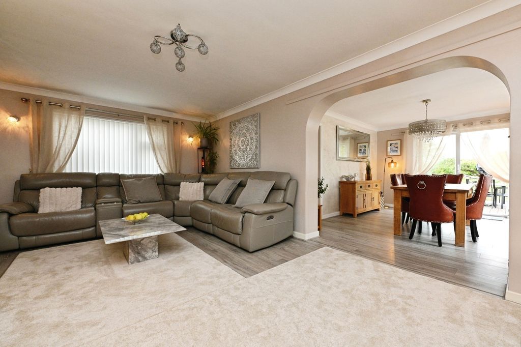 Property photo 3 of 17 Photo