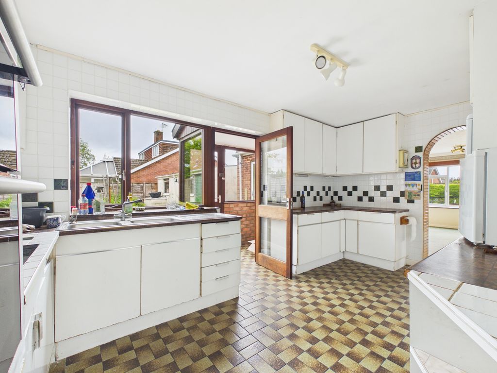 Property photo 2 of 19 Kitchen
