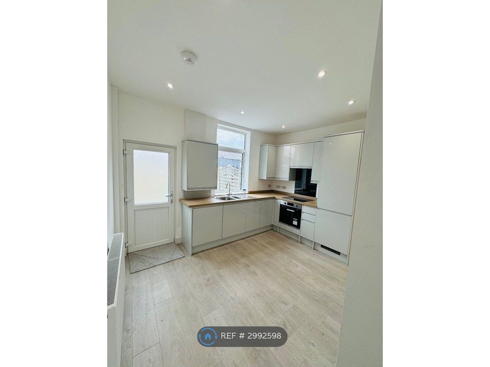 Property photo 1 of 12 Kitchen