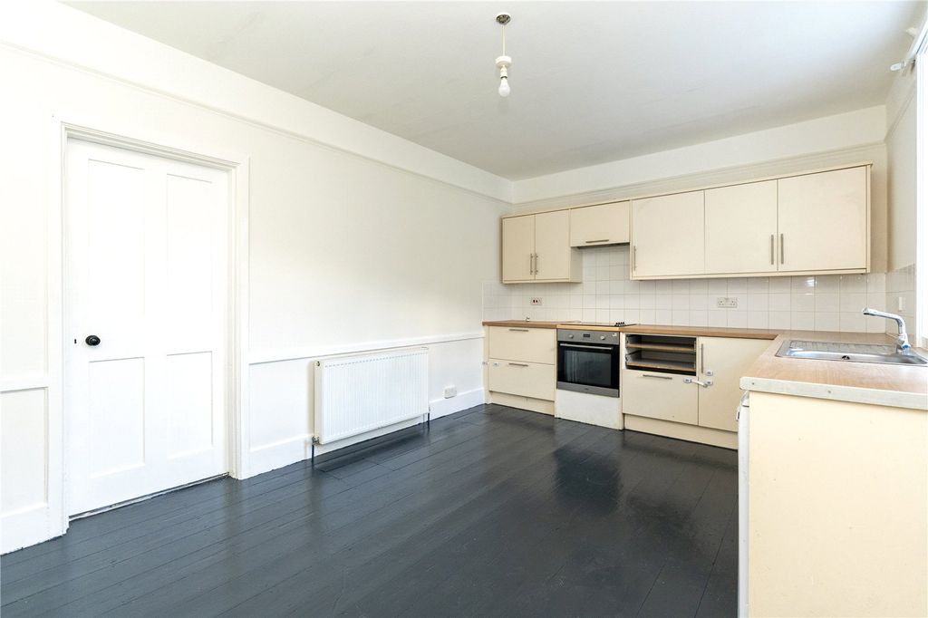 Property photo 2 of 15 Picture No. 13