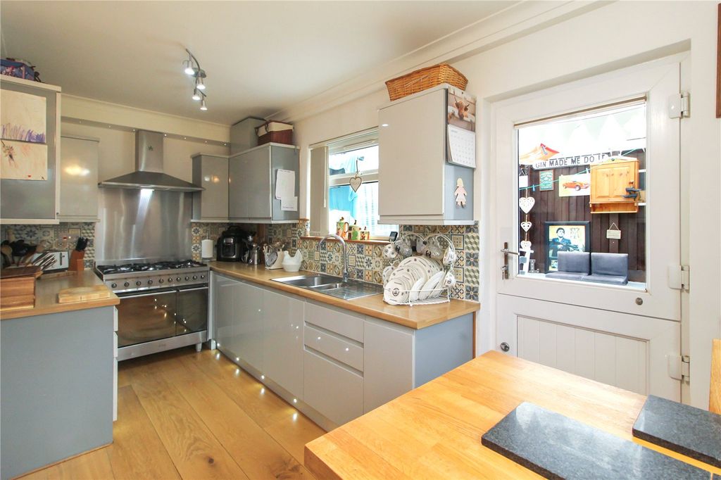 Property photo 3 of 19 Picture No. 14