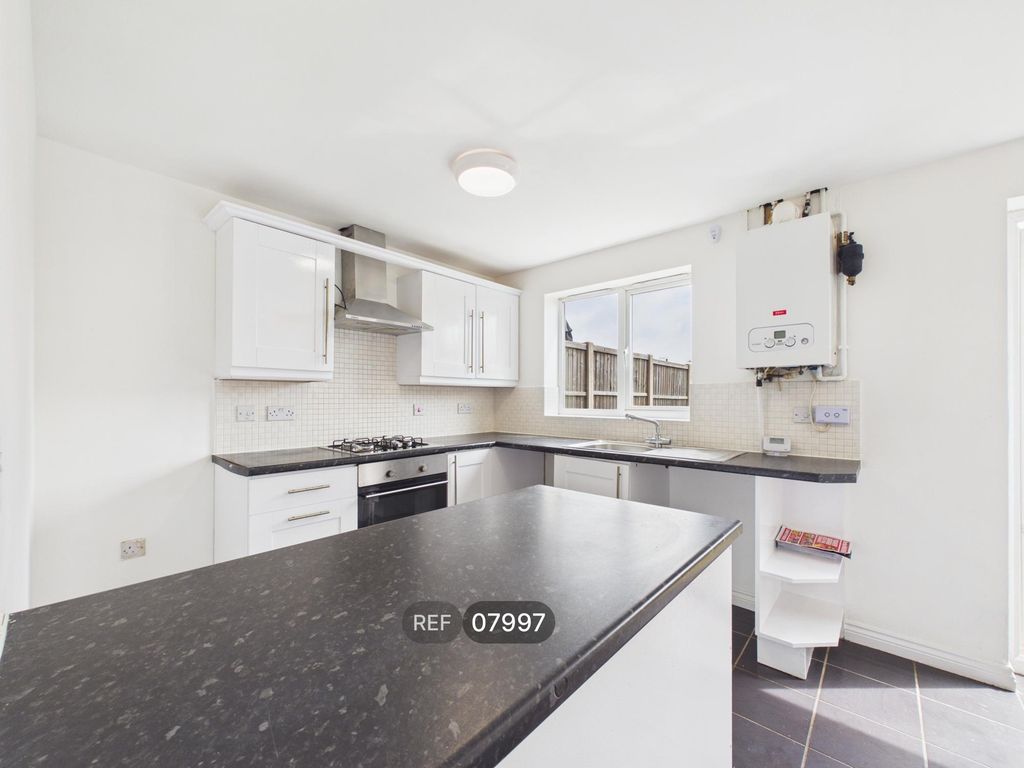 Property photo 3 of 16 Kitchen