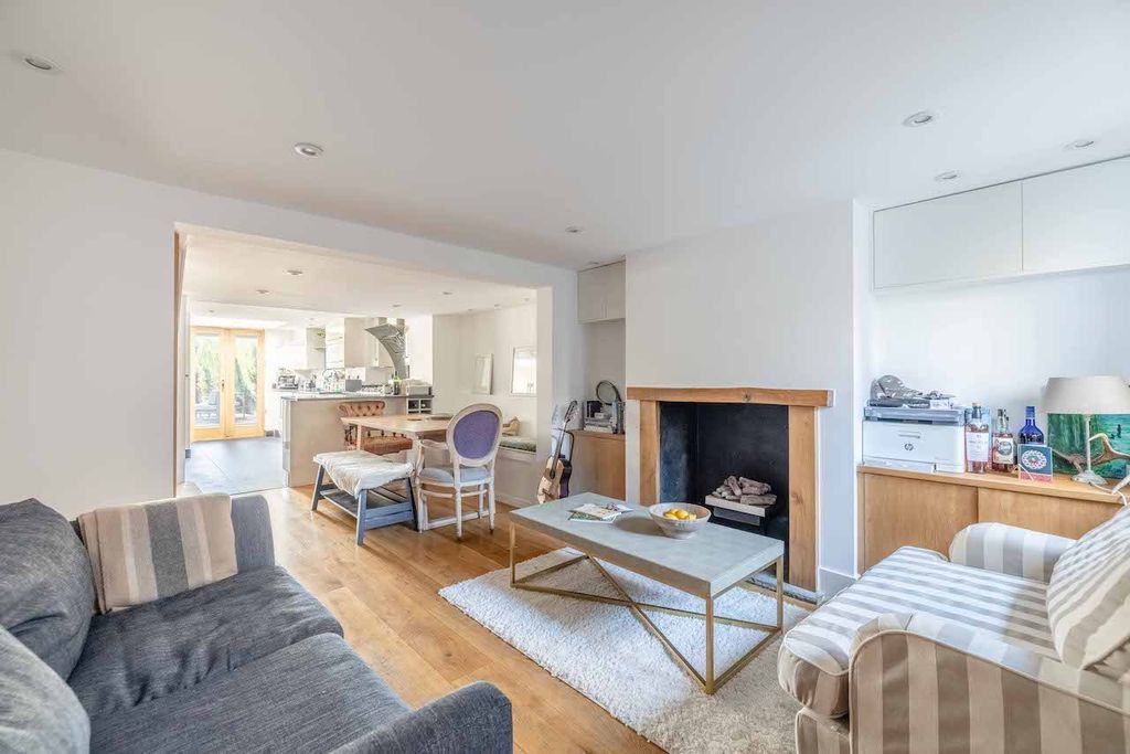 Property photo 2 of 21