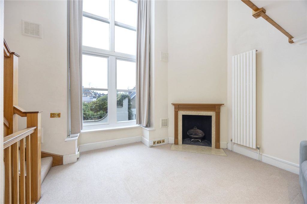 Property photo 3 of 13 Reception