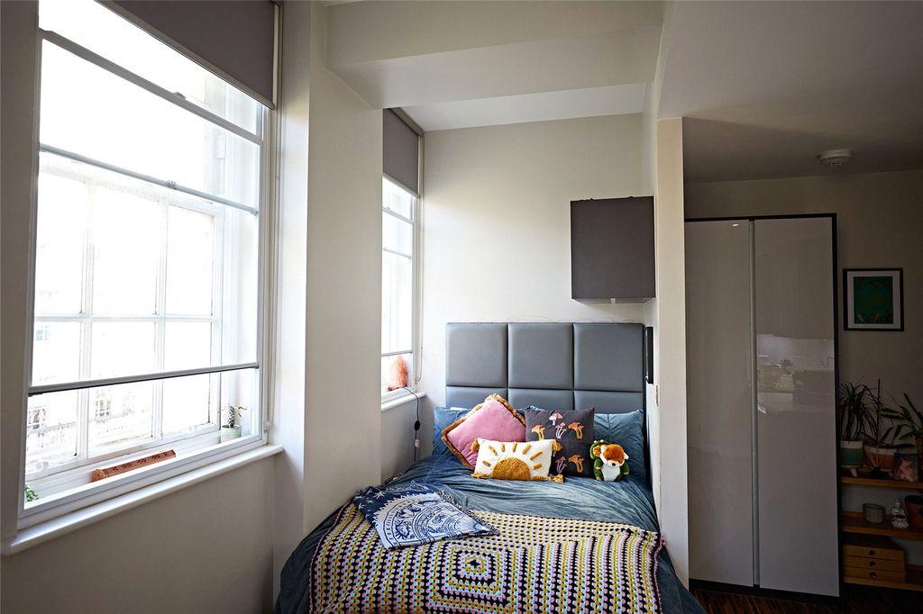 Property photo 3 of 6