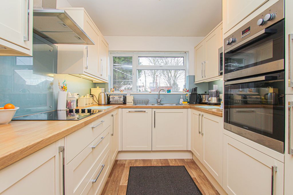 Property photo 2 of 13 Kitchen