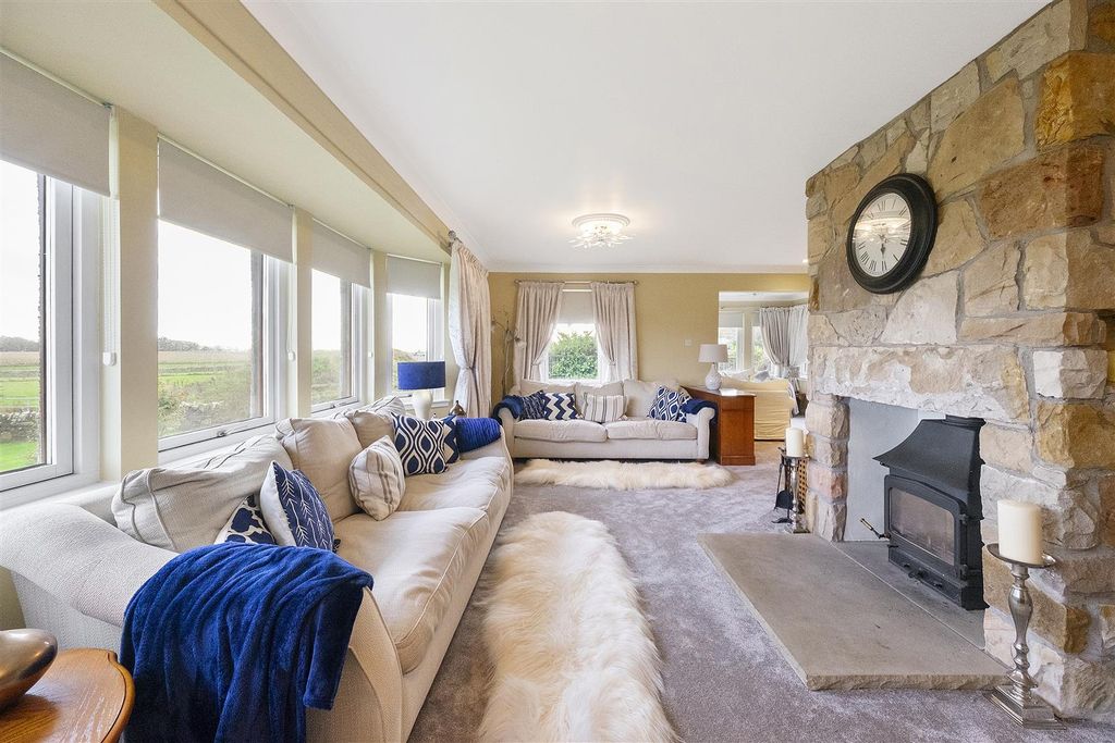 Property photo 2 of 31