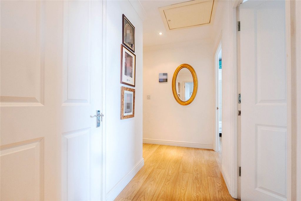 Additional image 4 of 2 bed flat for saleEastgate Court, Church Street, Dunstable, Bedfordshire LU5