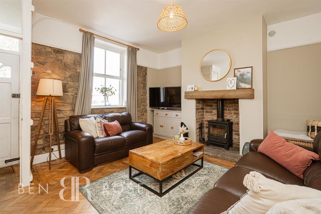 Property photo 2 of 21 Lounge