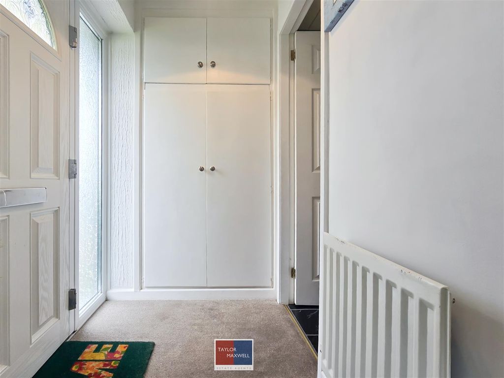 Property photo 3 of 25 Entrance Hall