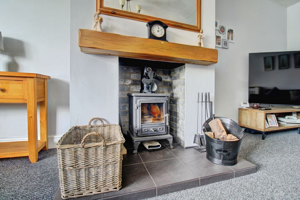 Property photo 3 of 15 Log Burner Fireplace