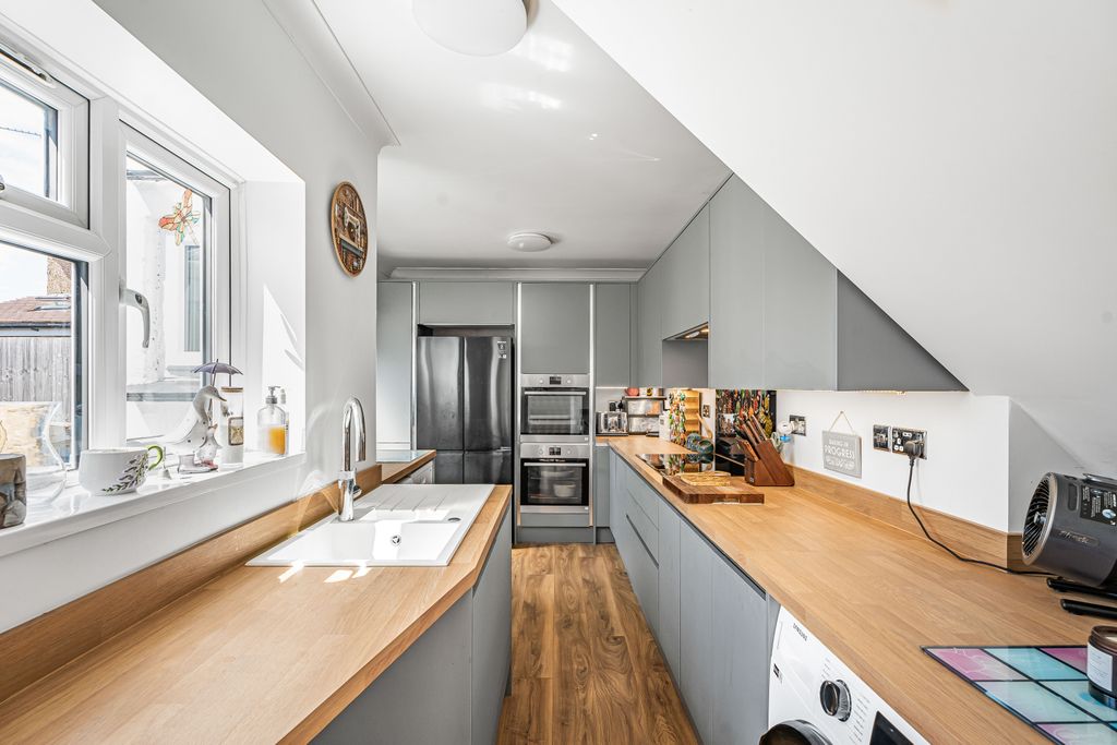 Property photo 3 of 12 Kitchen