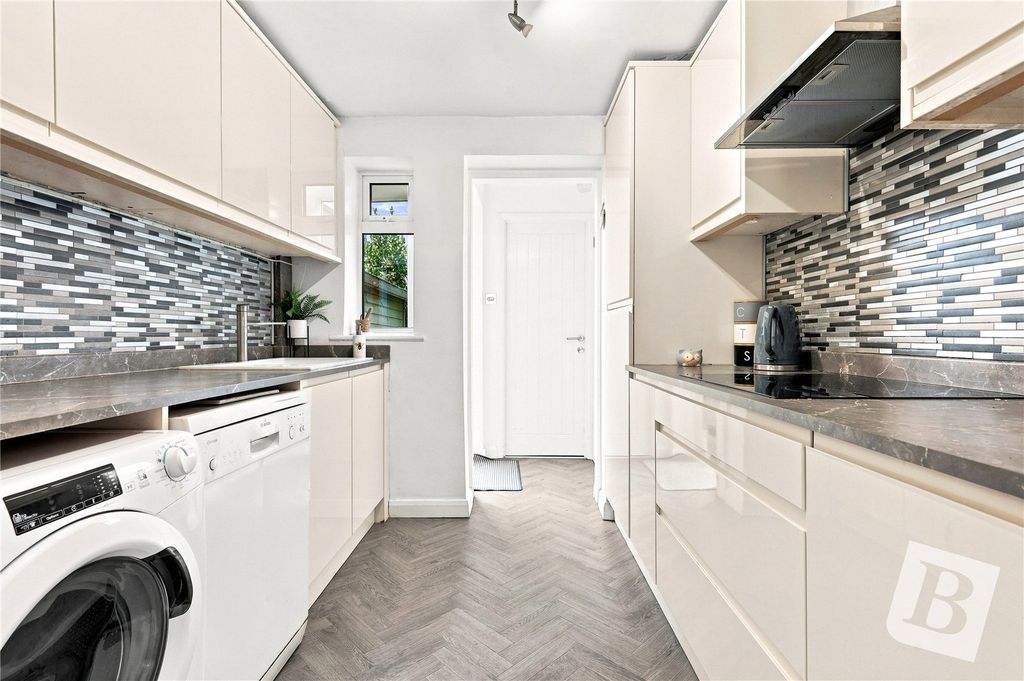 Property photo 2 of 18 Kitchen