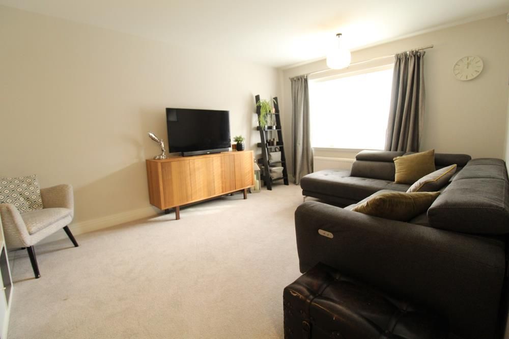 Property photo 2 of 18 Lounge 2