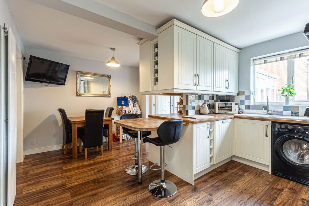 Property photo 3 of 11 Dining Room/Kitchen