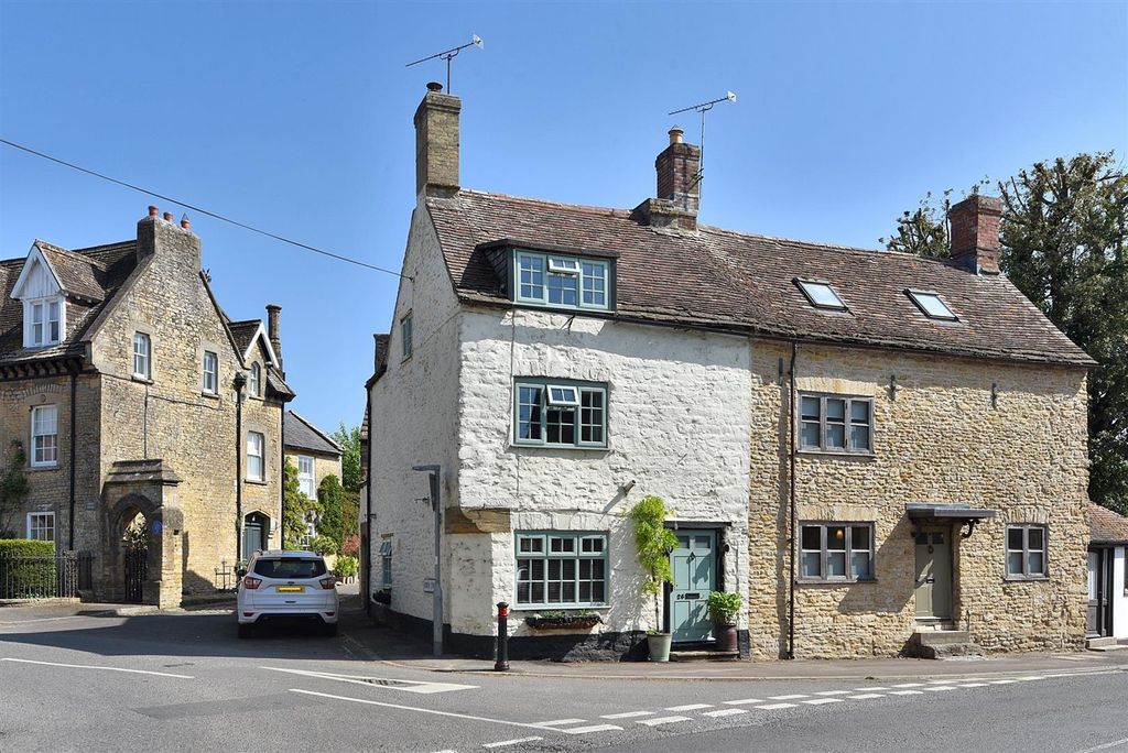 Property photo 1 of 11 Front