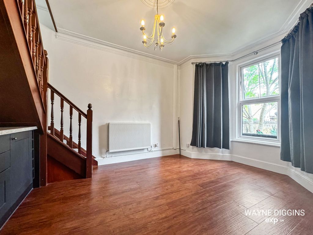 Property photo 2 of 9