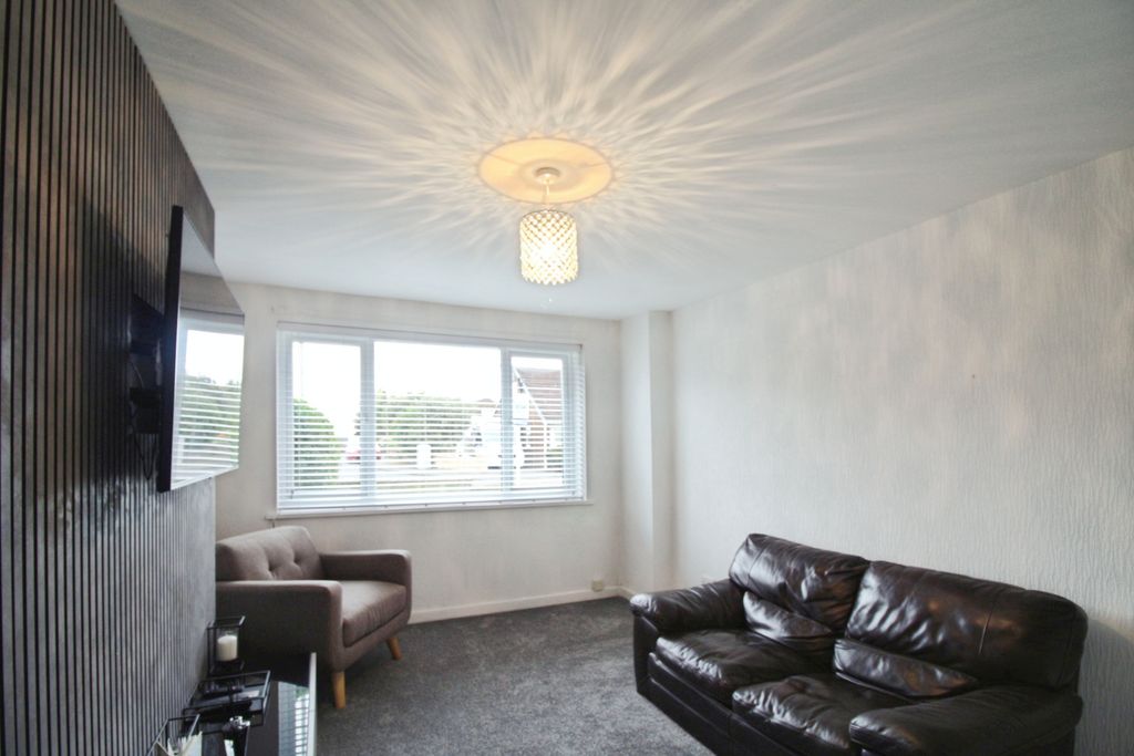 Property photo 3 of 15 Lounge
