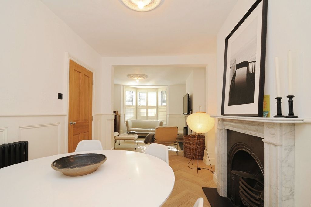 Property photo 2 of 31