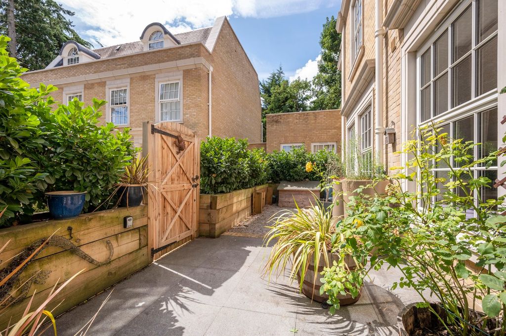 Property photo 2 of 20