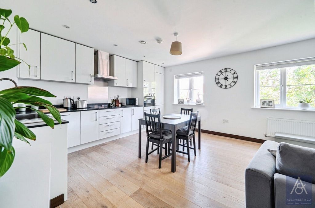 Property photo 2 of 16 Pbox-Img.Jpg