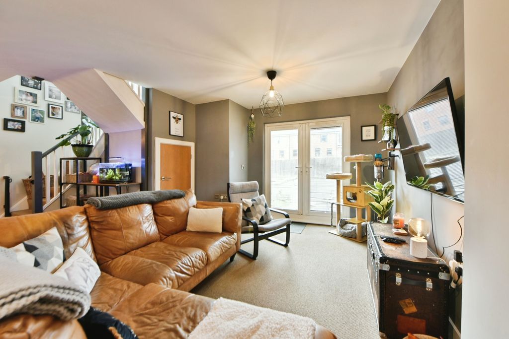Property photo 3 of 25 Bob_7789