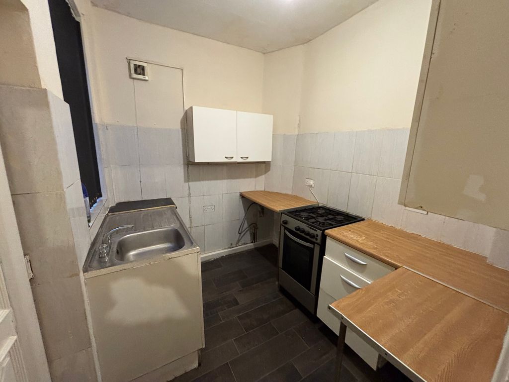 Property photo 3 of 9 Kitchen