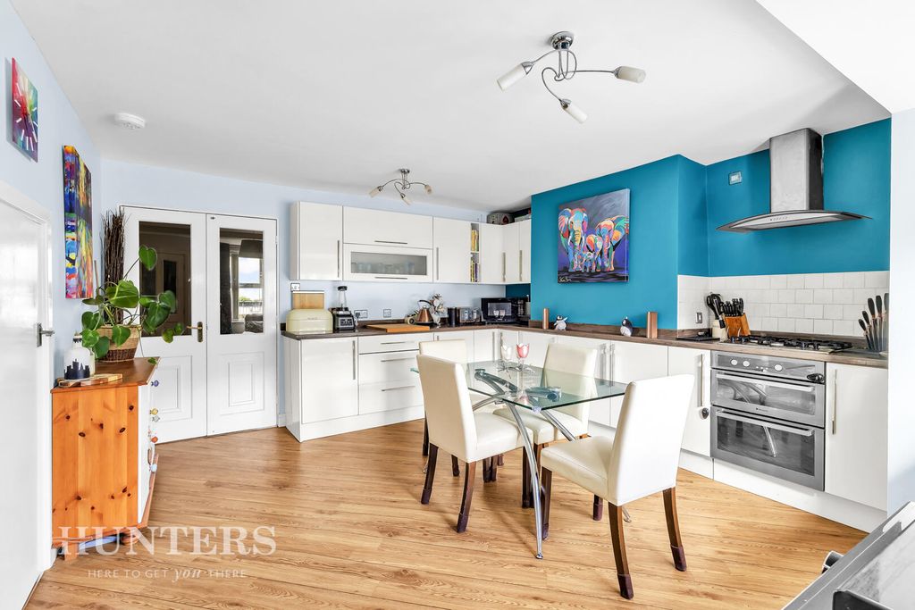 Property photo 3 of 20 Kitchen