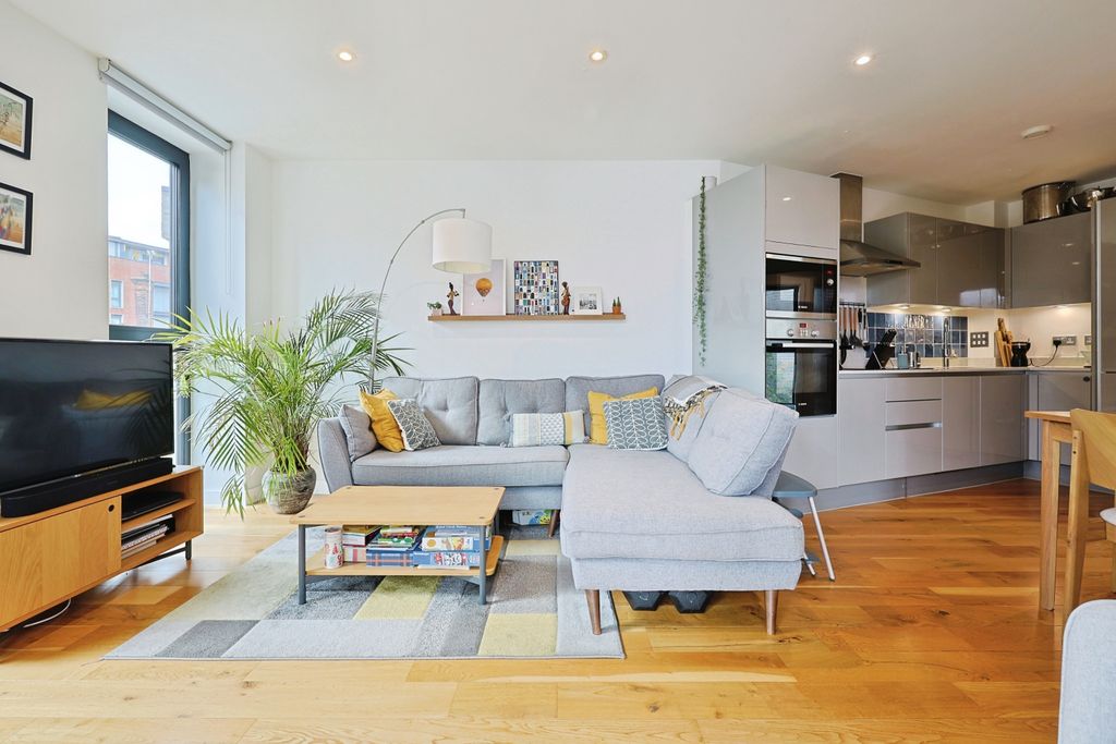 Property photo 2 of 20 Living Room