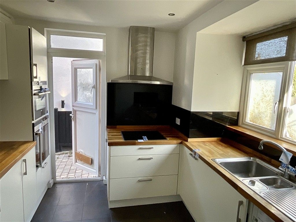 Property photo 3 of 15 Kitchen
