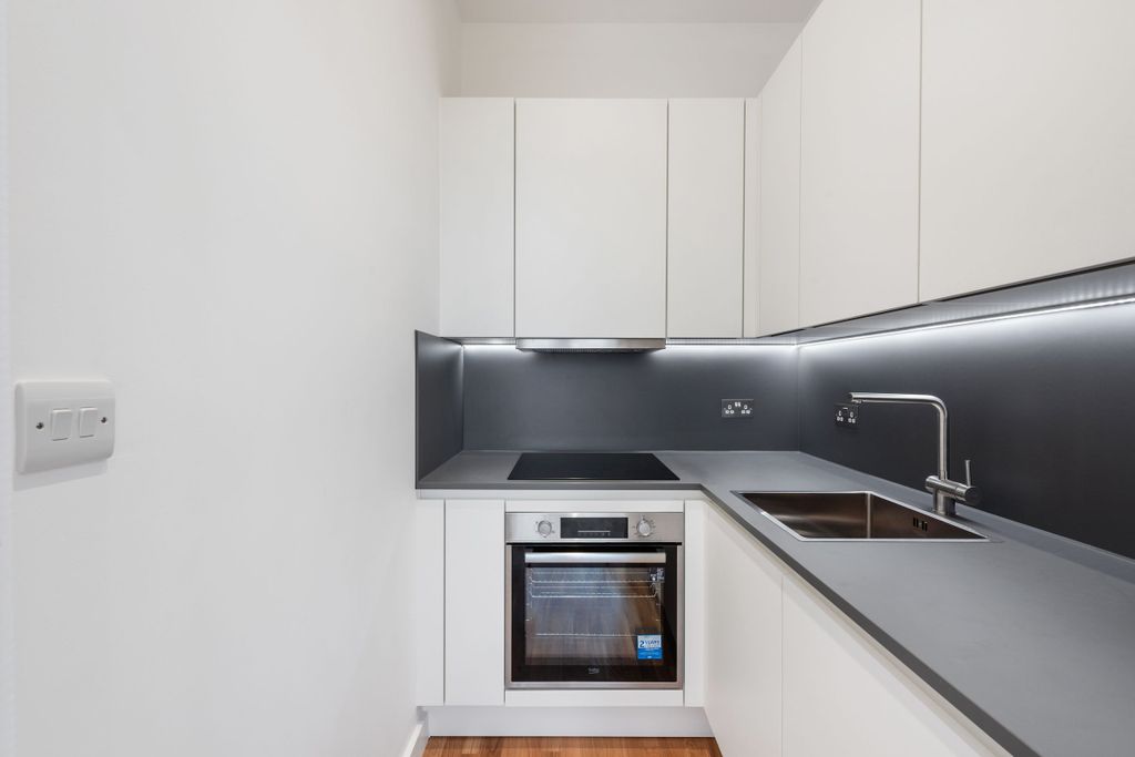 Property photo 1 of 11 Kitchen