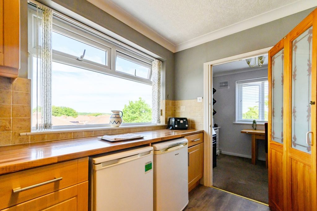 Property photo 3 of 16 Kitchen