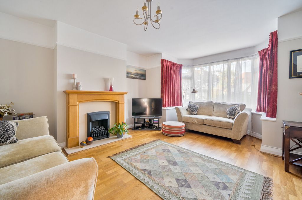 Property photo 3 of 17 1392828-30-693Ff9...