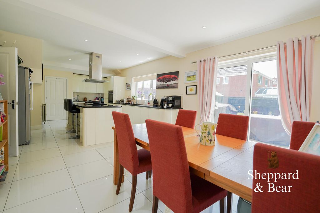 Property photo 3 of 43 Kitchen