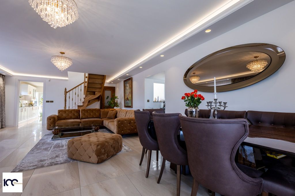 Property photo 3 of 37