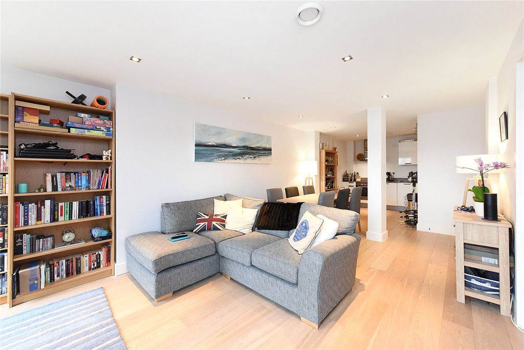 Property photo 2 of 10