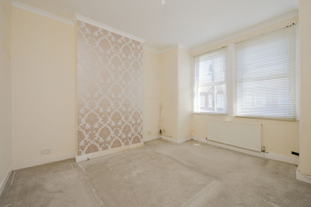 Property photo 2 of 8 Picture No. 16
