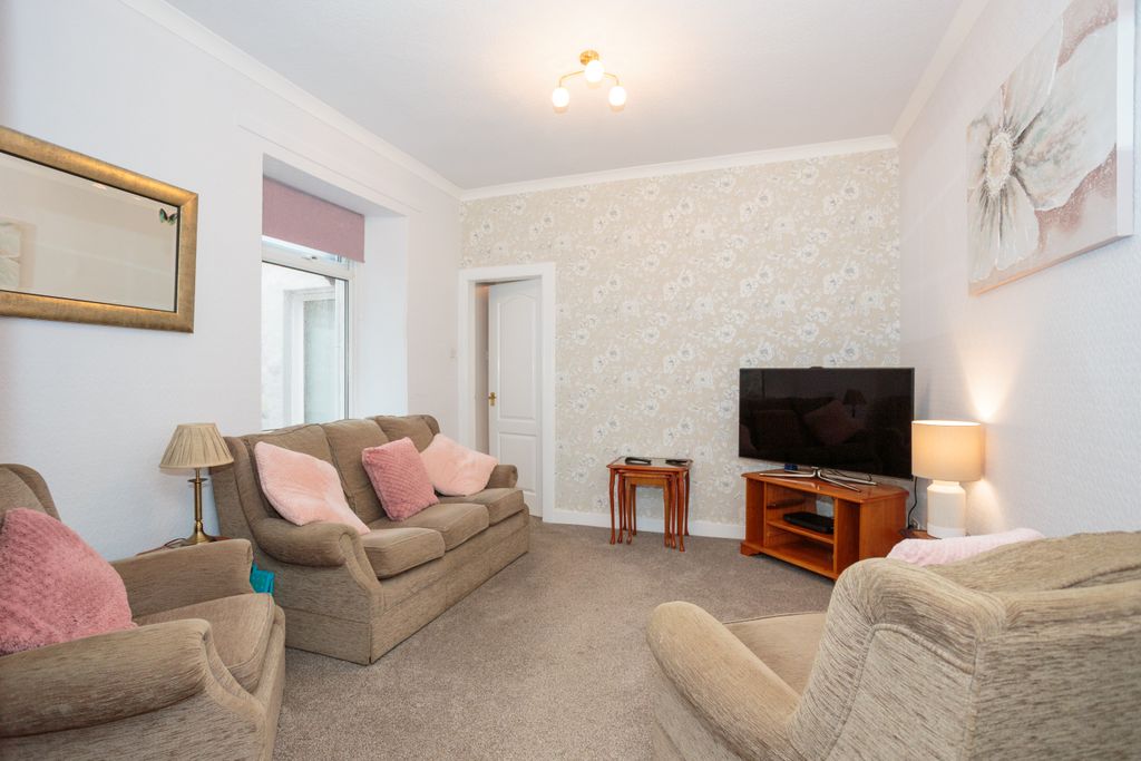 Property photo 2 of 36 Sitting Room