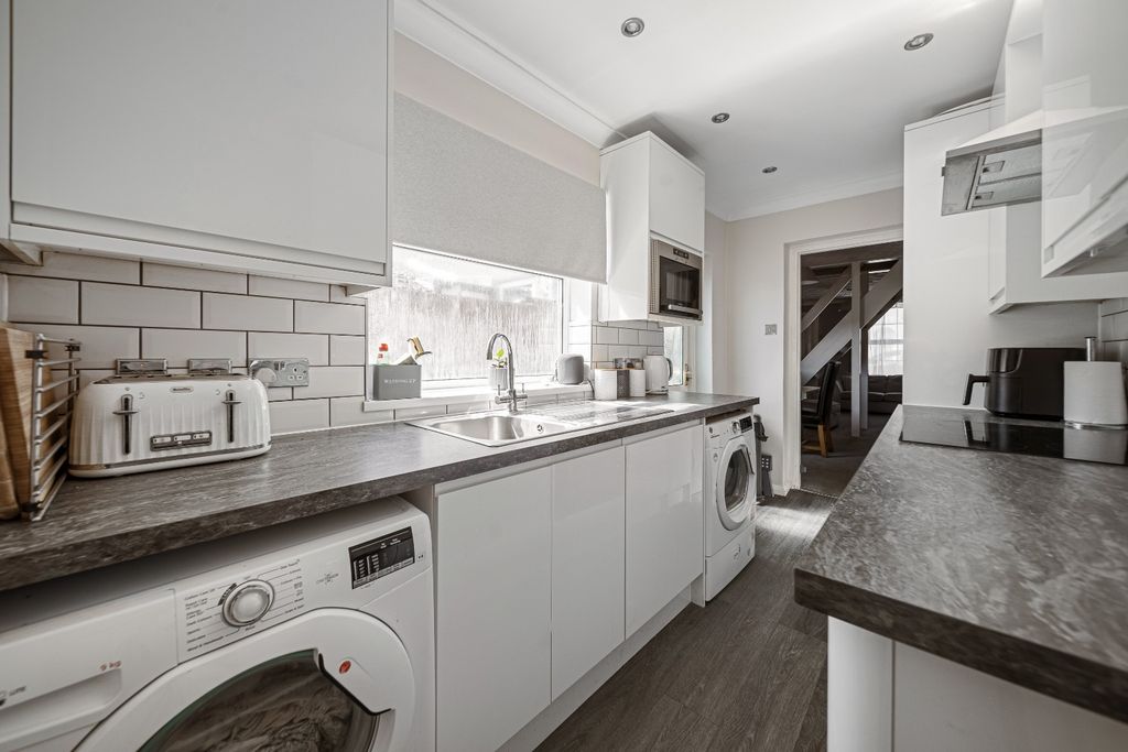 Property photo 3 of 16 4905983