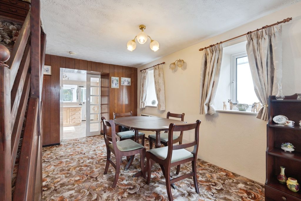 Property photo 3 of 17 Photo