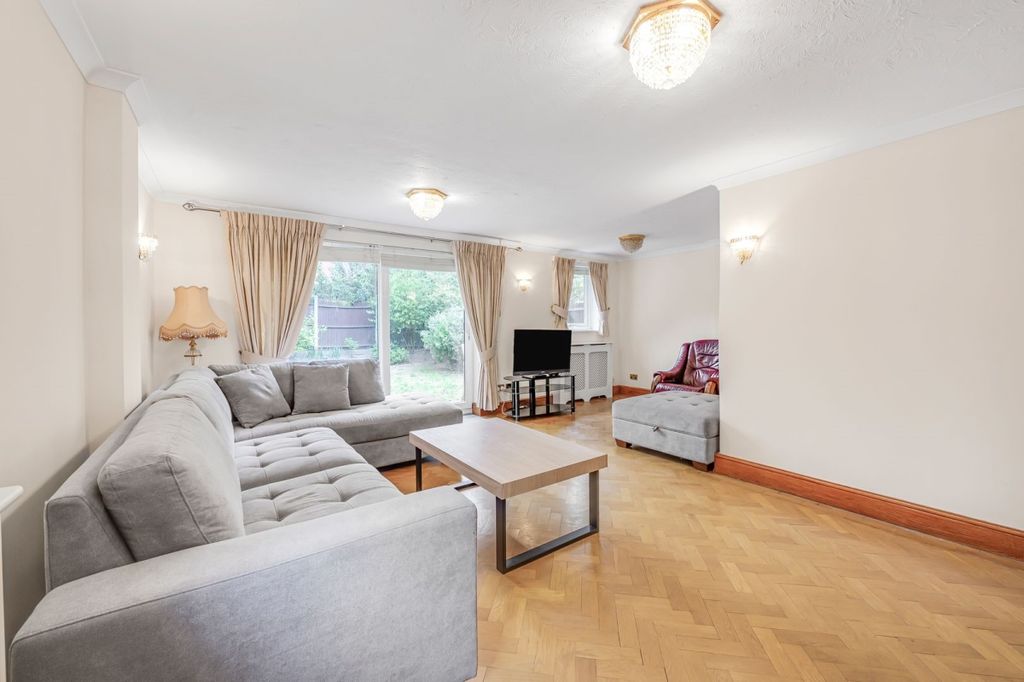 Property photo 3 of 16 Kfh_The_Avenue_N3_2L