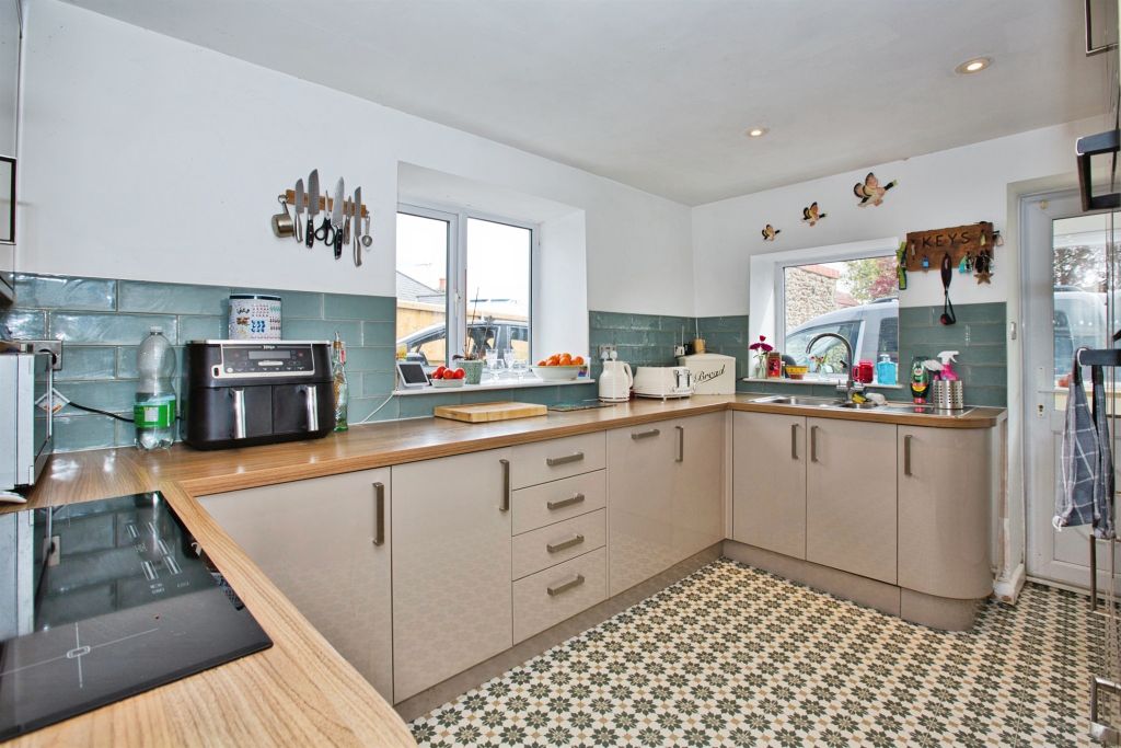 Property photo 2 of 17