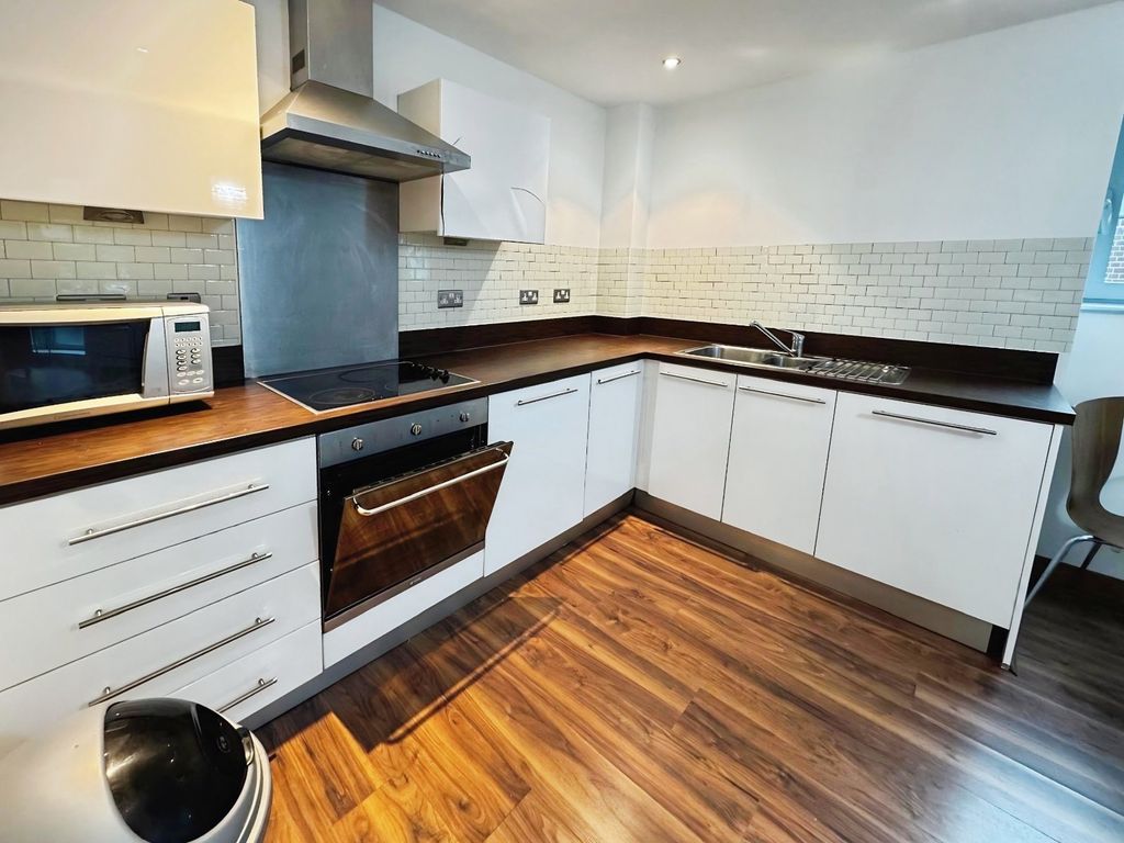 Property photo 2 of 6 Picture No. 20