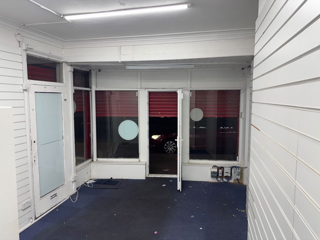 Property photo 2 of 4 Shop