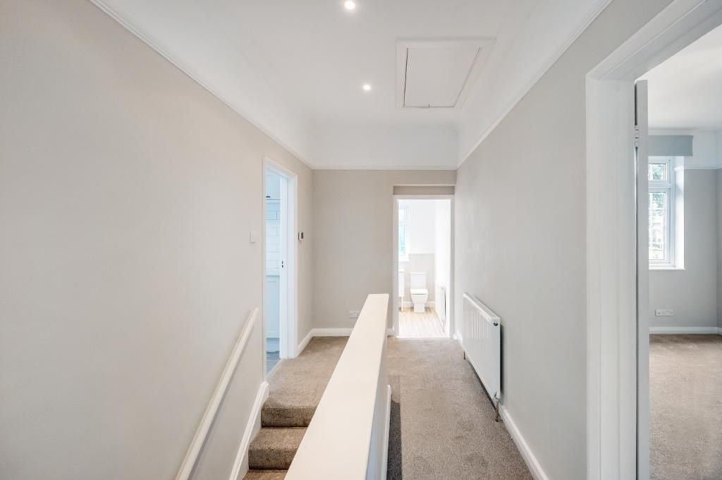 Property photo 3 of 17 1st Floor Landing